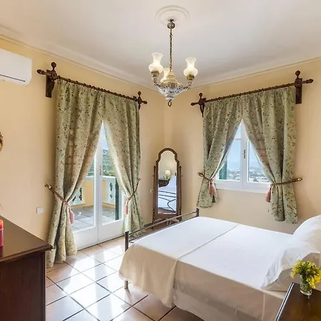 Villa Syros Gem, Luxury Mansion Sunset & Sea Views *